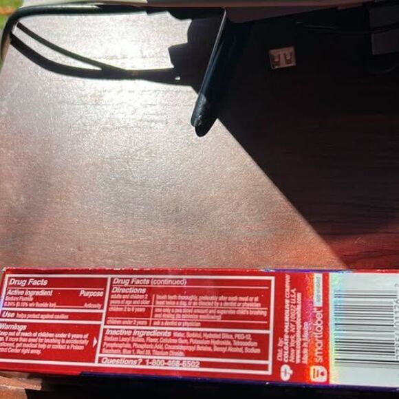 Colgate Optic White Purple Toothpaste - Picture 2 of 3